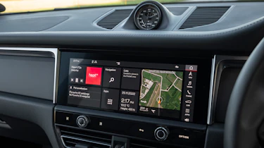 Porsche Macan T - infotainment screen