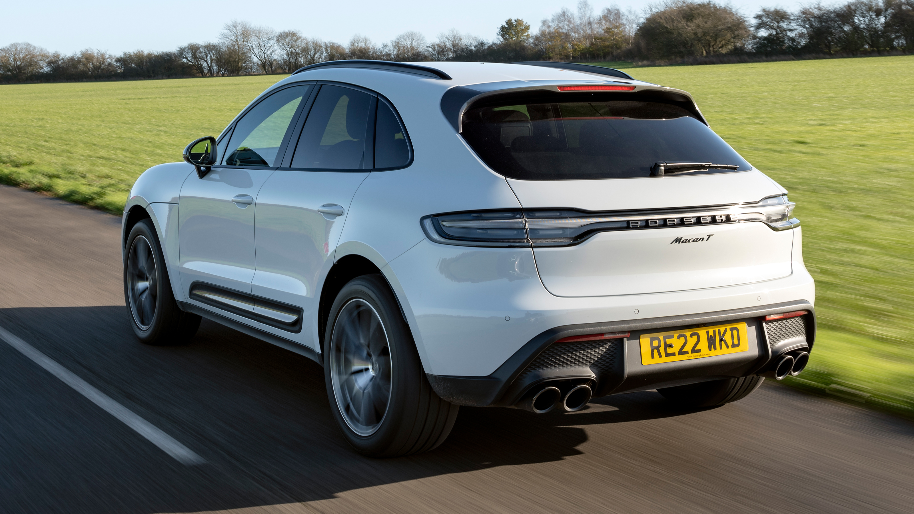 Porsche Macan T - rear tracking