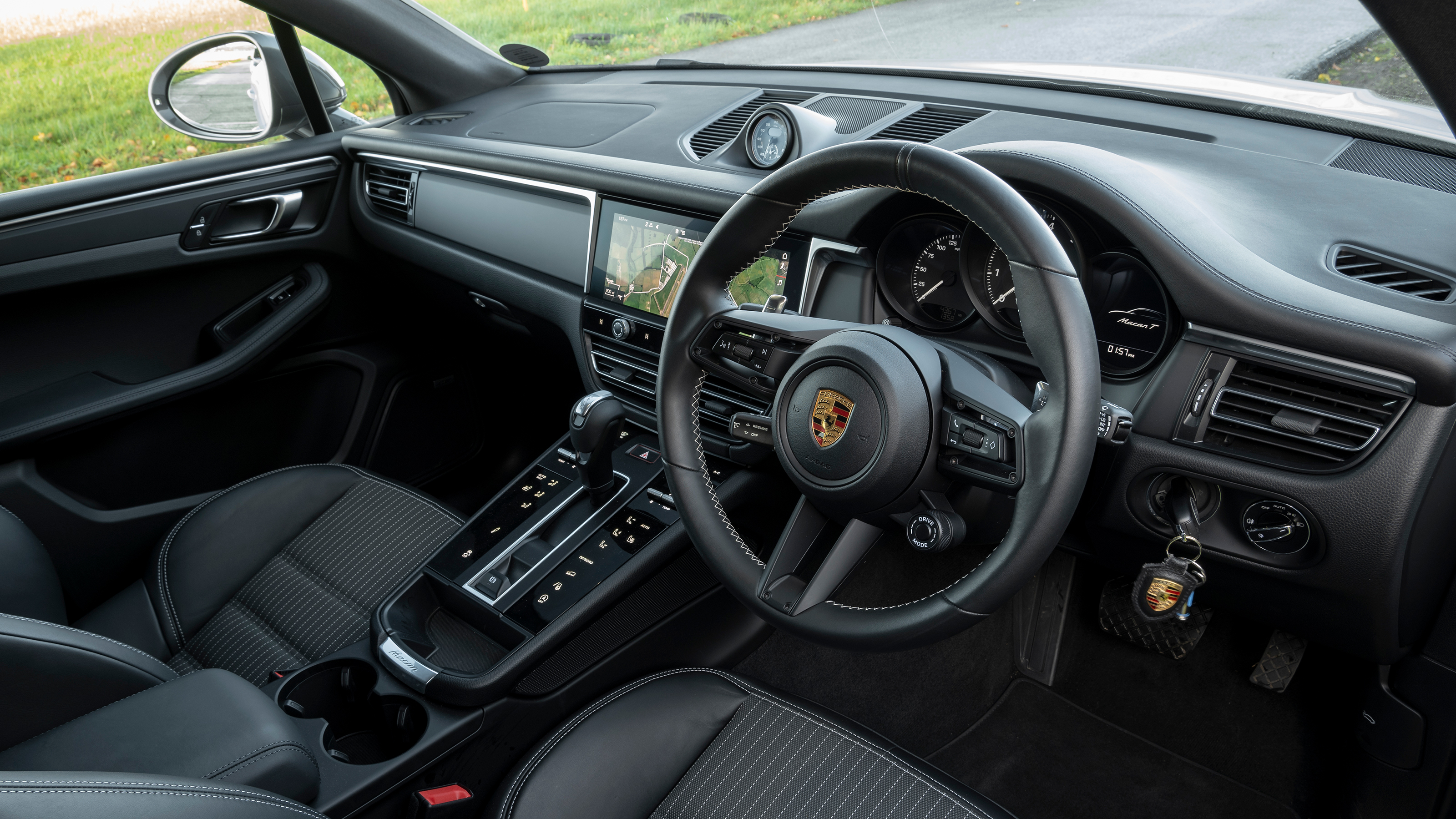 Porsche Macan T - interior