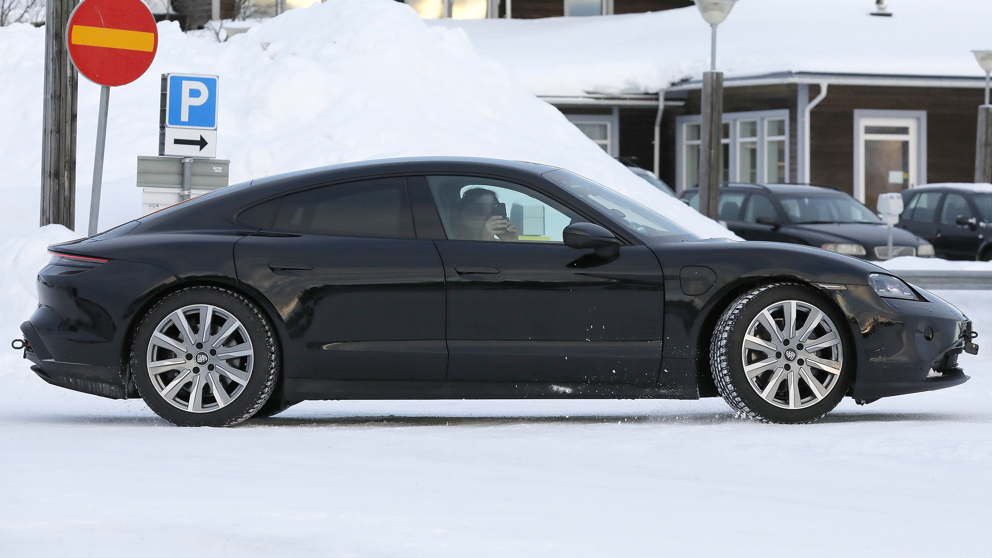 Porsche Taycan facelift (camouflaged) - side