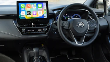 Toyota Corolla facelift - dash