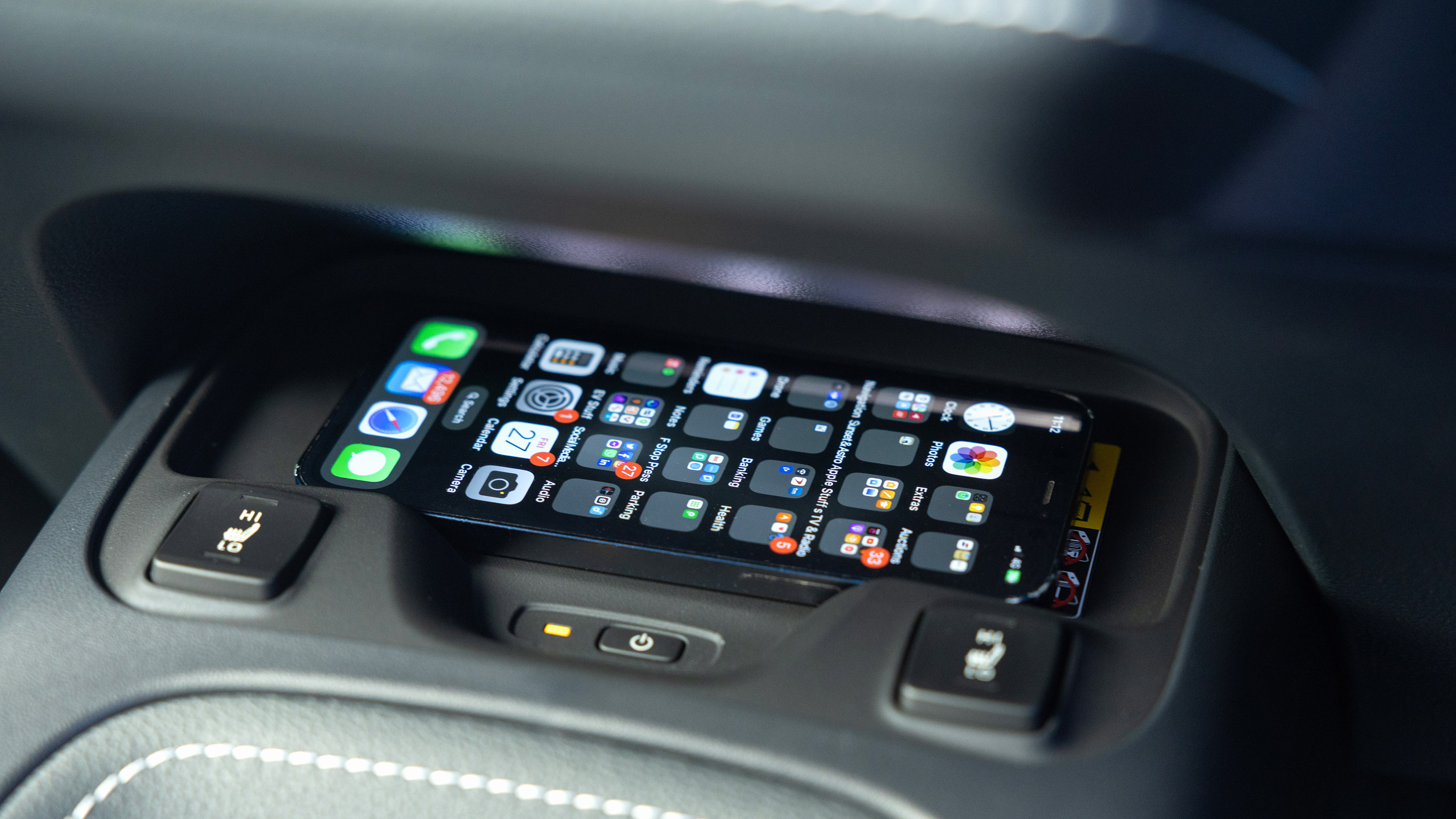 Toyota Corolla facelift - phone pad