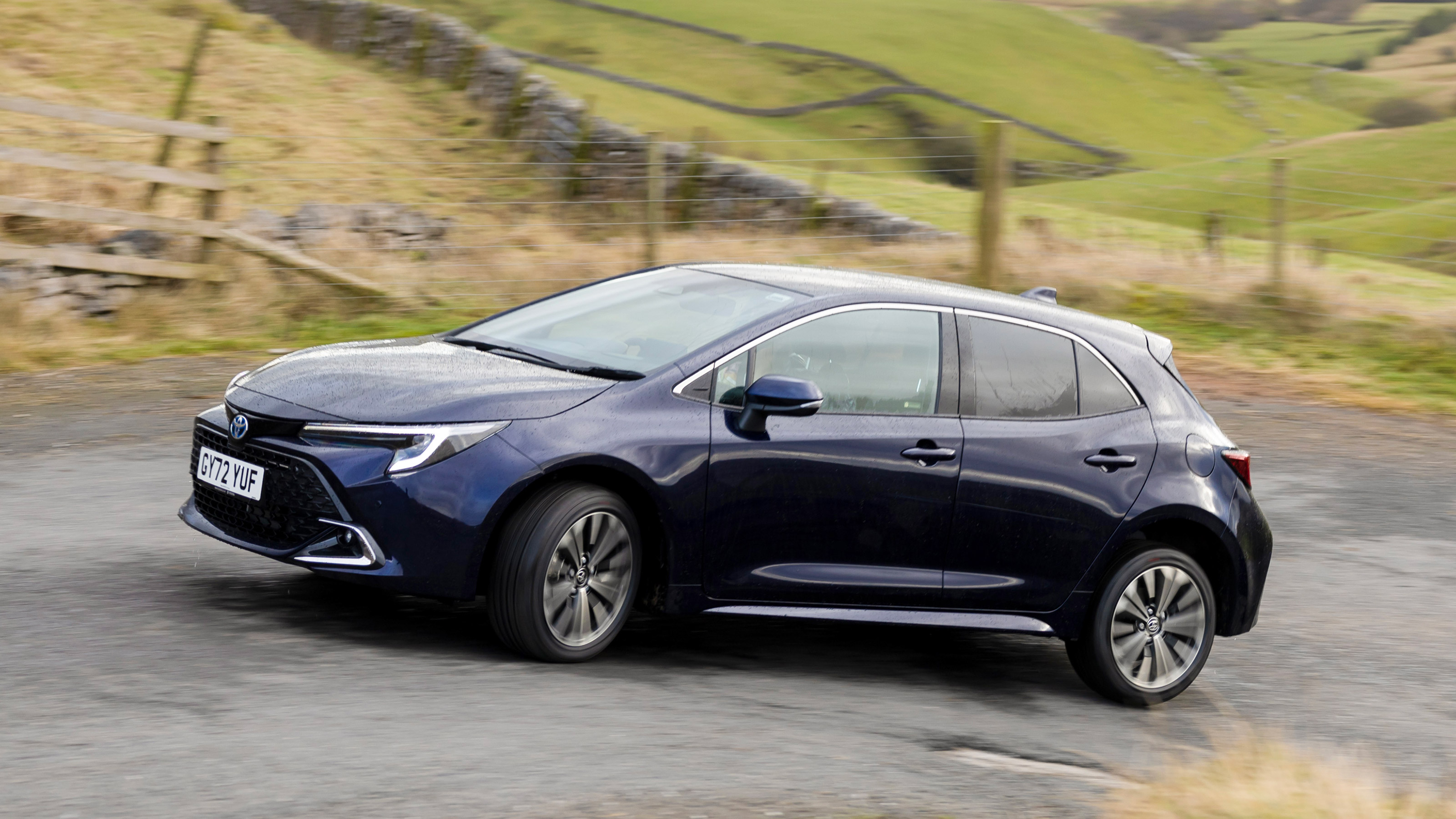 Toyota Corolla facelift - front cornering