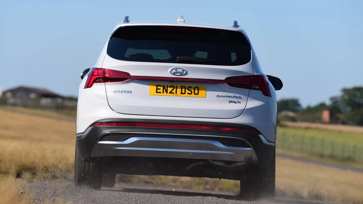 Used Hyundai Santa Fe Mk4 - rear cornering
