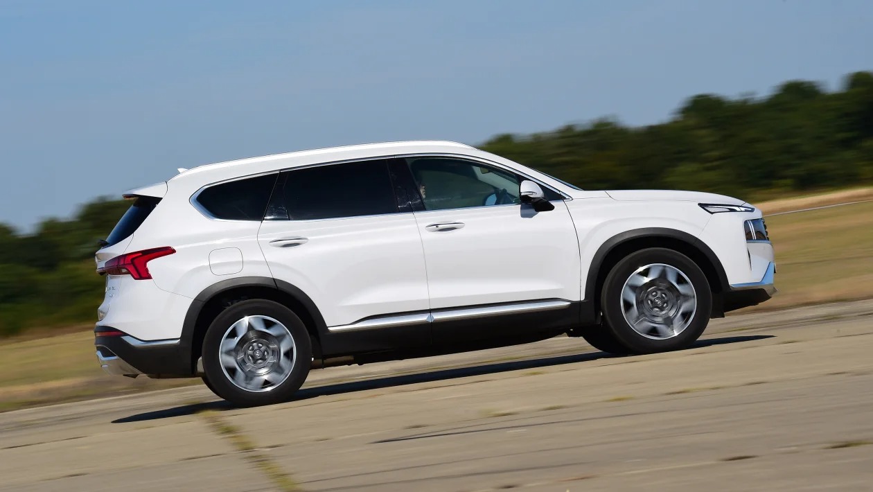 Used Hyundai Santa Fe Mk4 - side