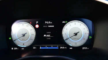 Used Hyundai Santa Fe Mk4 - dials