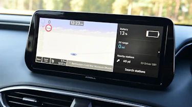 Used Hyundai Santa Fe Mk4 - infotainment