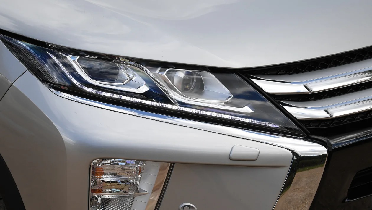 Used Mitsubishi Eclipse Cross - front light