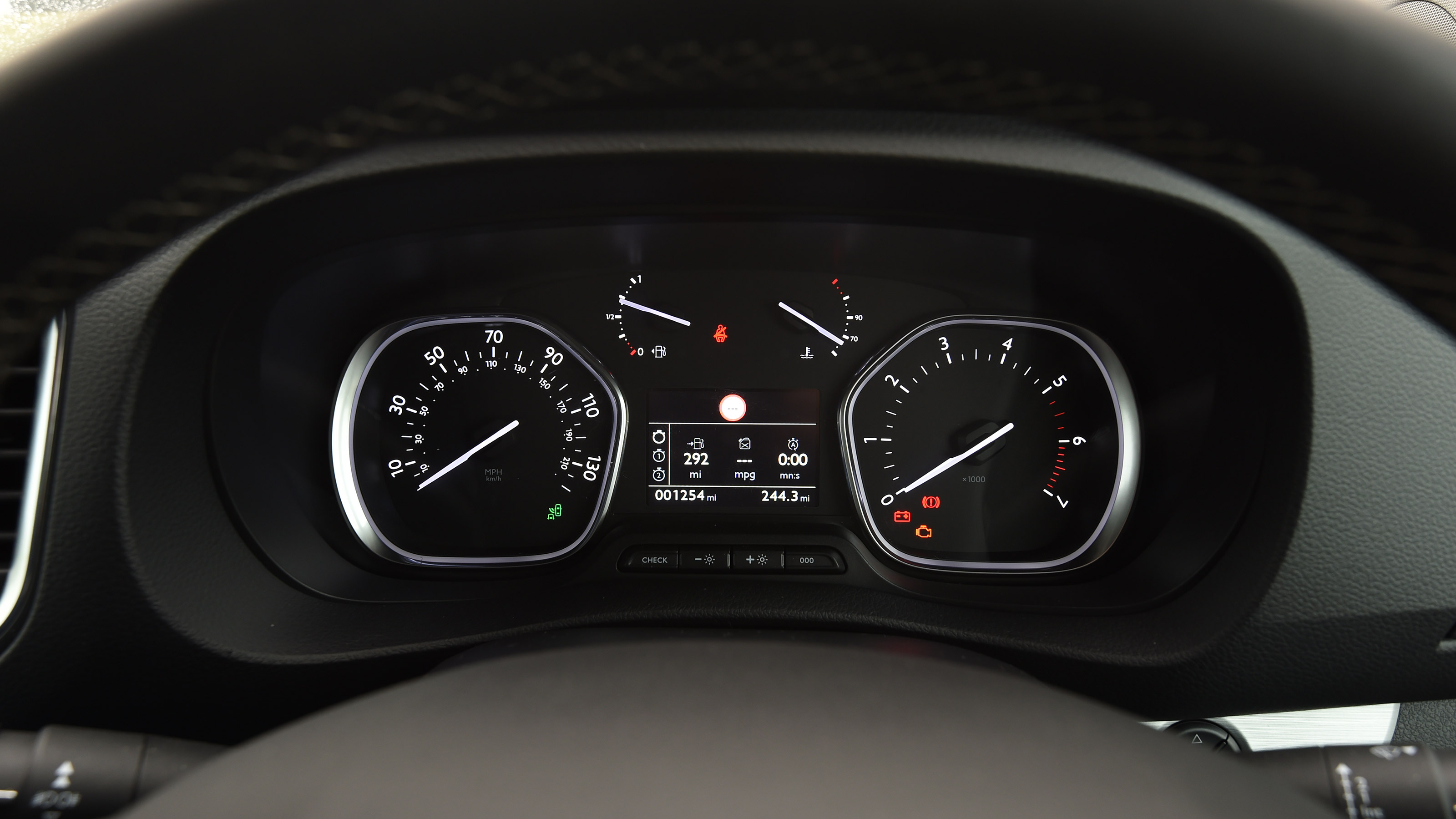 Used Peugeot Traveller - dials