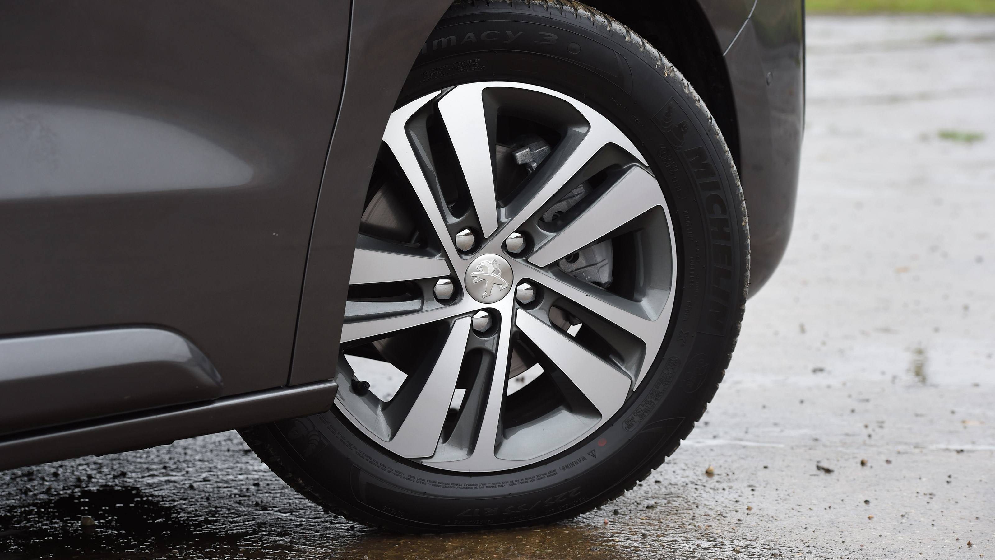 Used Peugeot Traveller - wheel