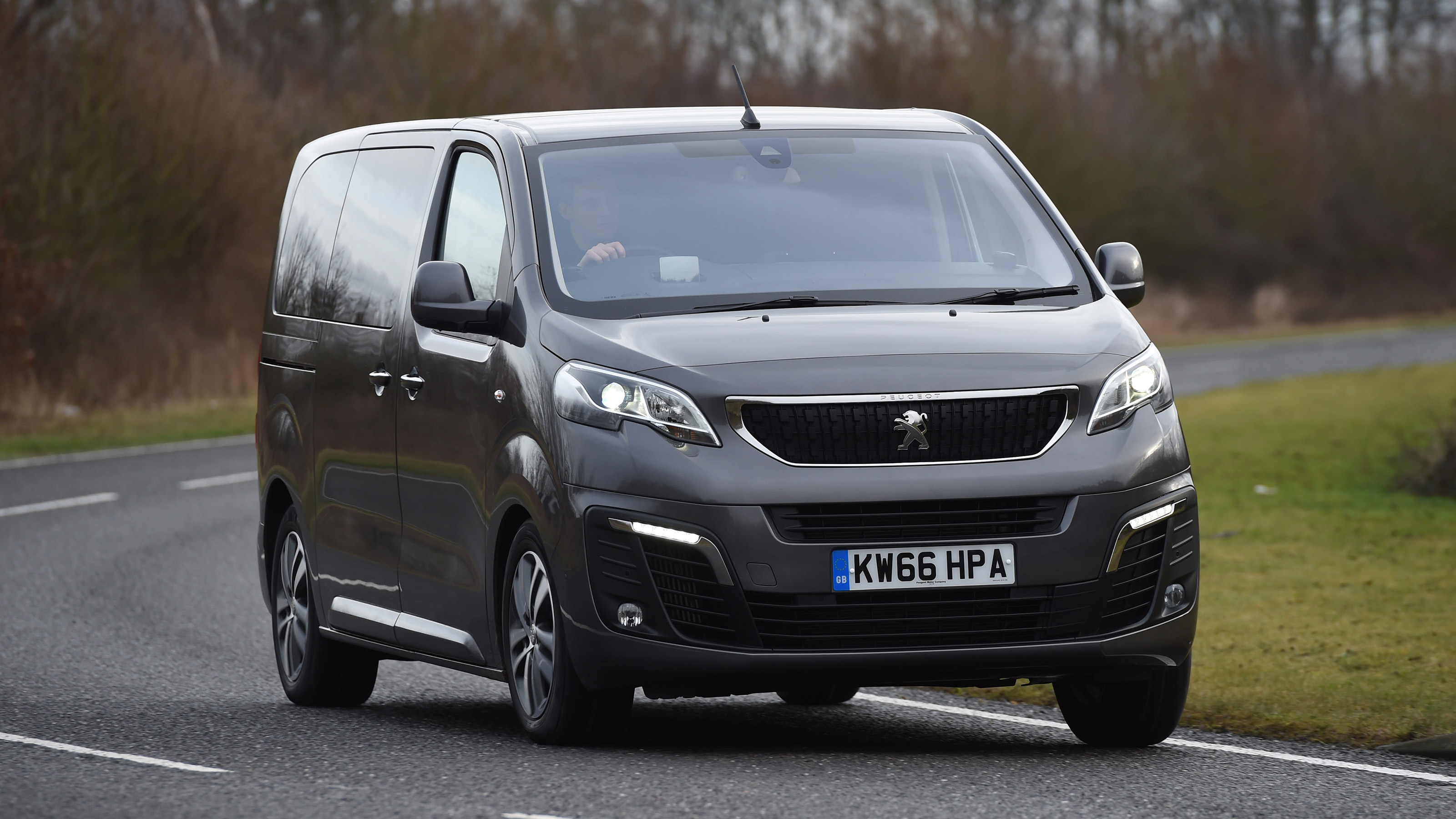 Used Peugeot Traveller - front cornering