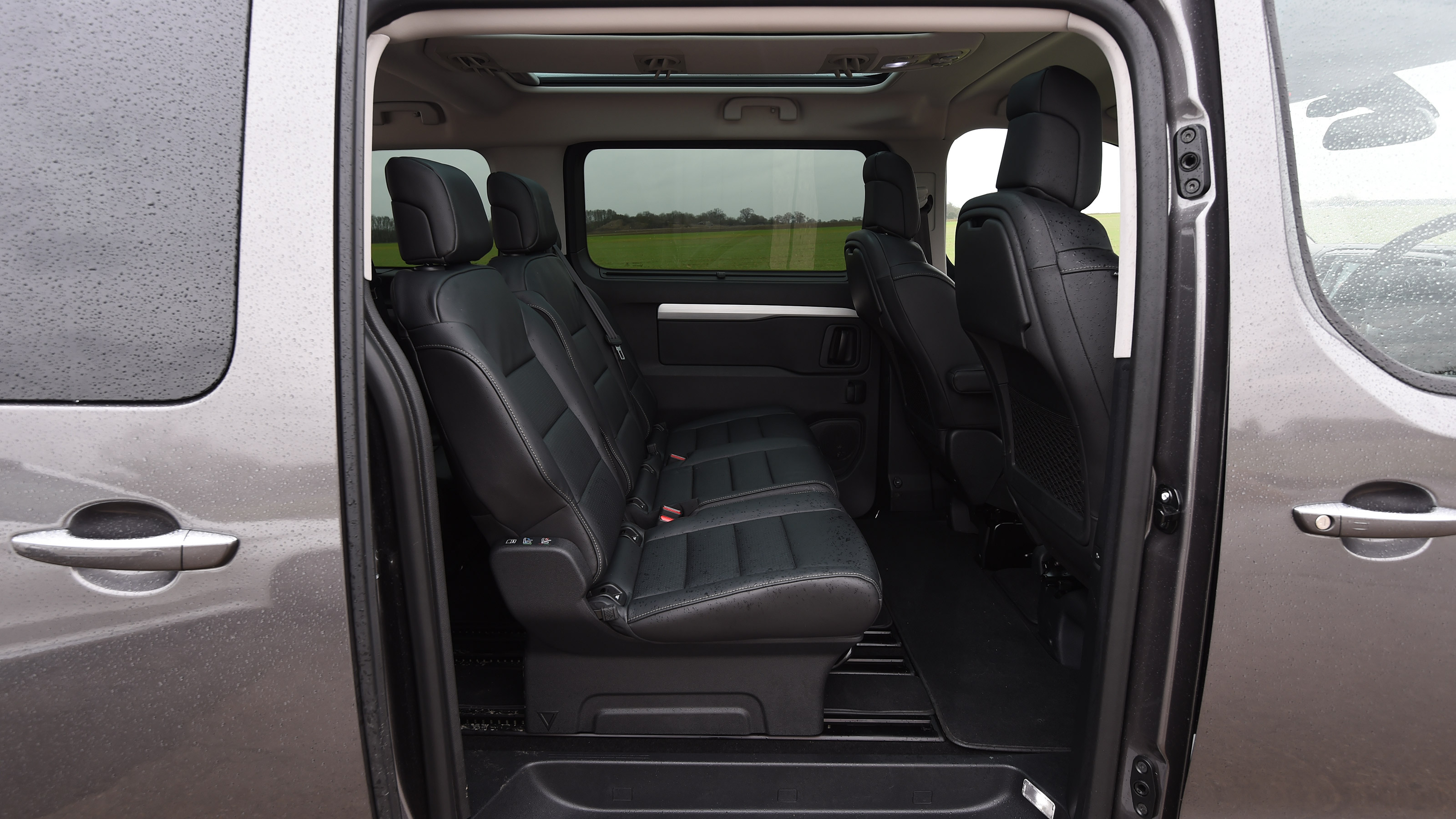 Used Peugeot Traveller - side door