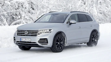 Volkswagen Touraeg facelift (winter testing) - front/nearside