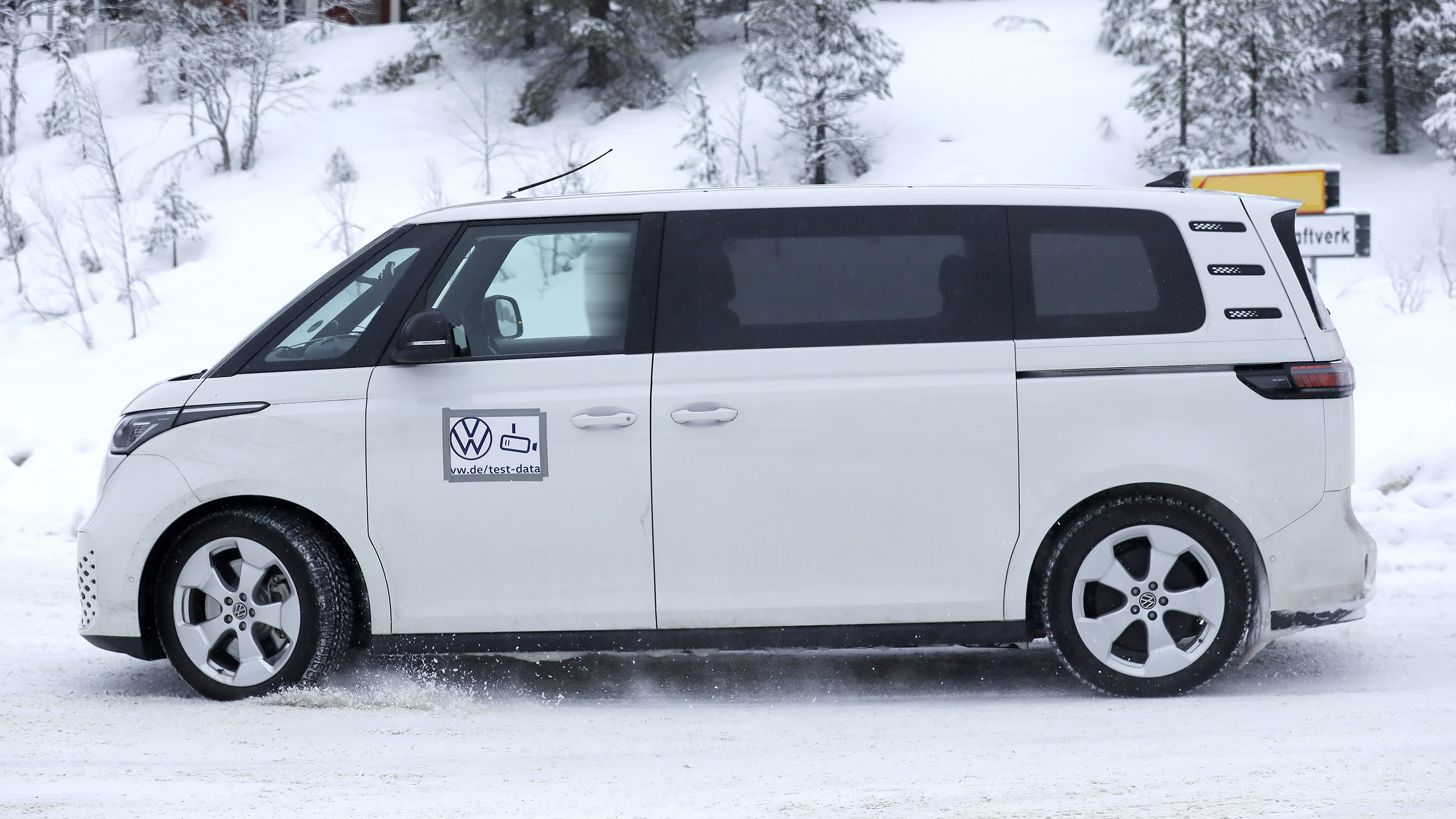VW ID.Buzz LWB - side