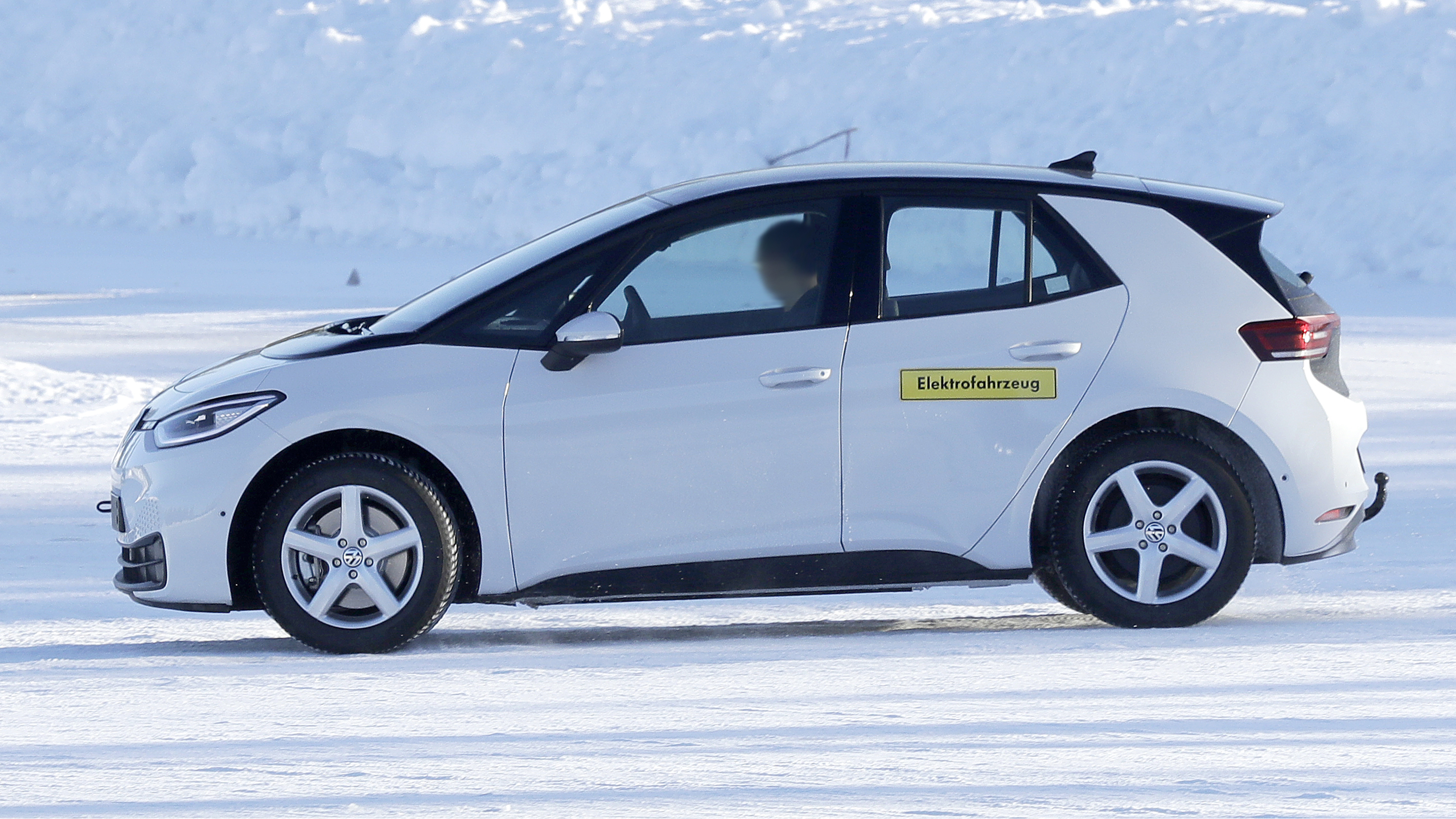 Volkswagen ID. 2 winter testing - side