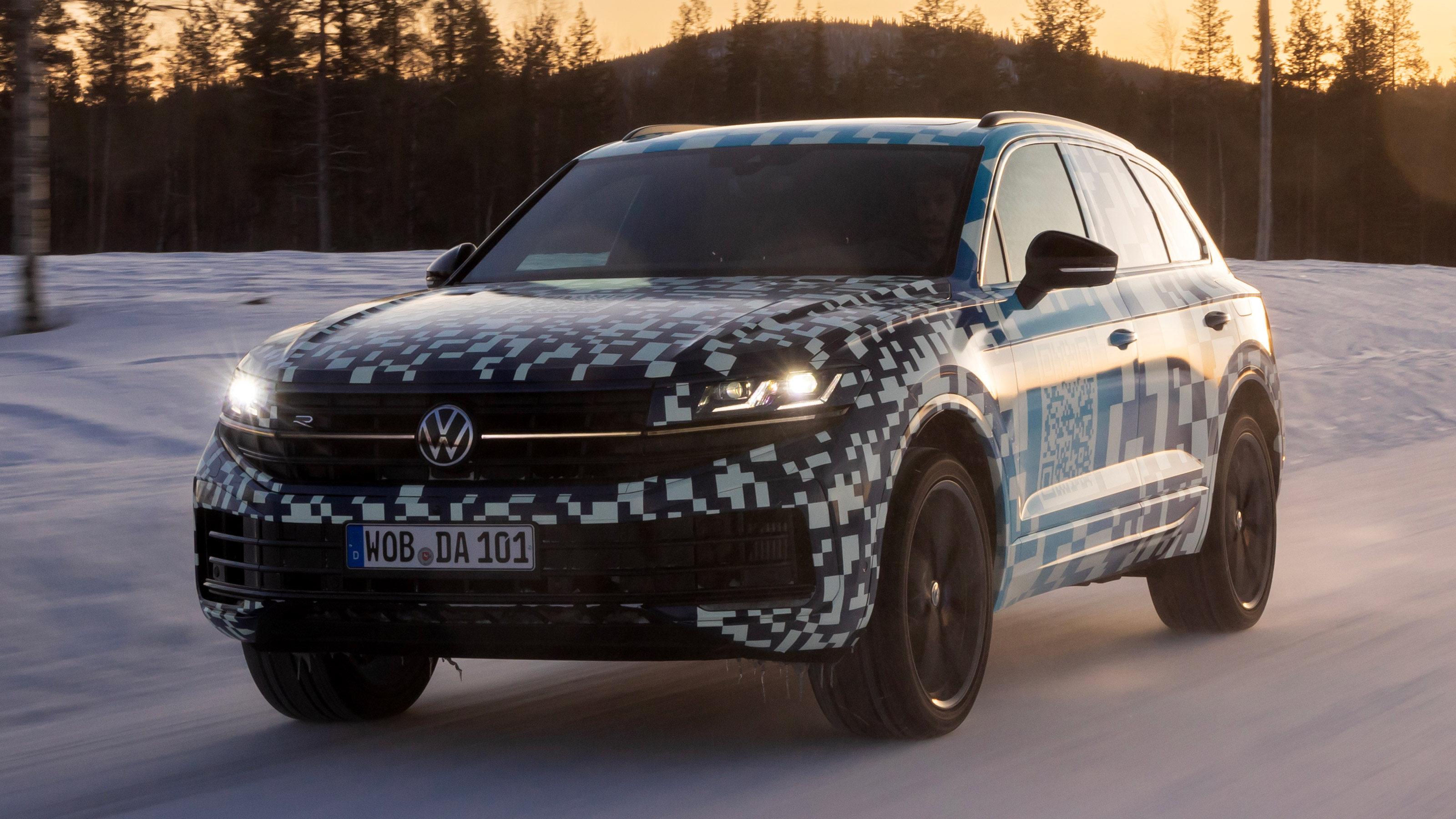 Volkswagen Touareg camouflaged - front tracking