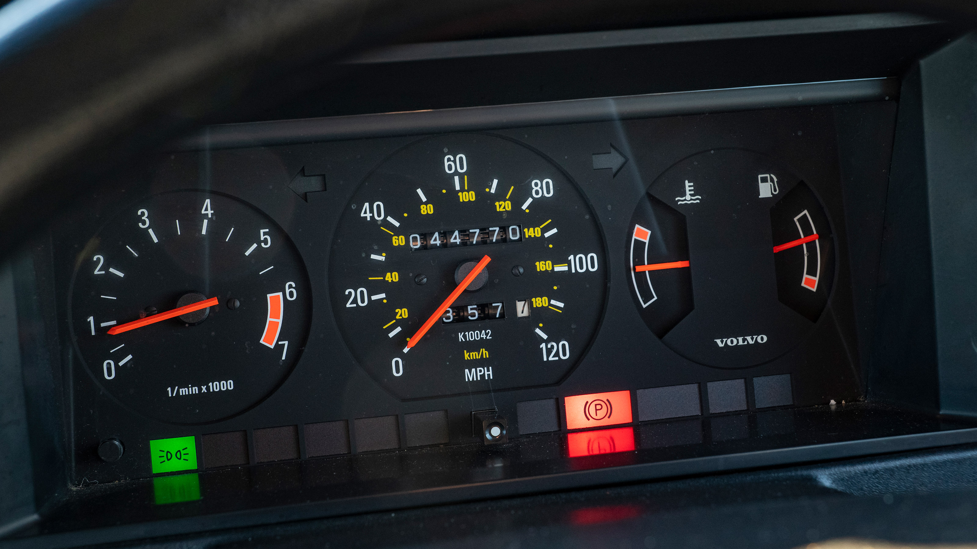 Volvo 240 - dials