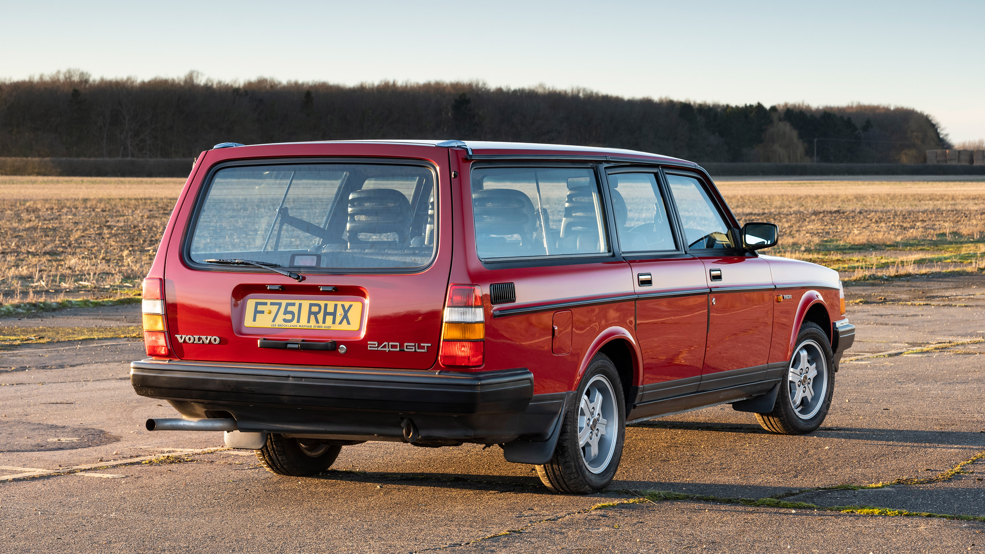 Volvo 240 - rear static