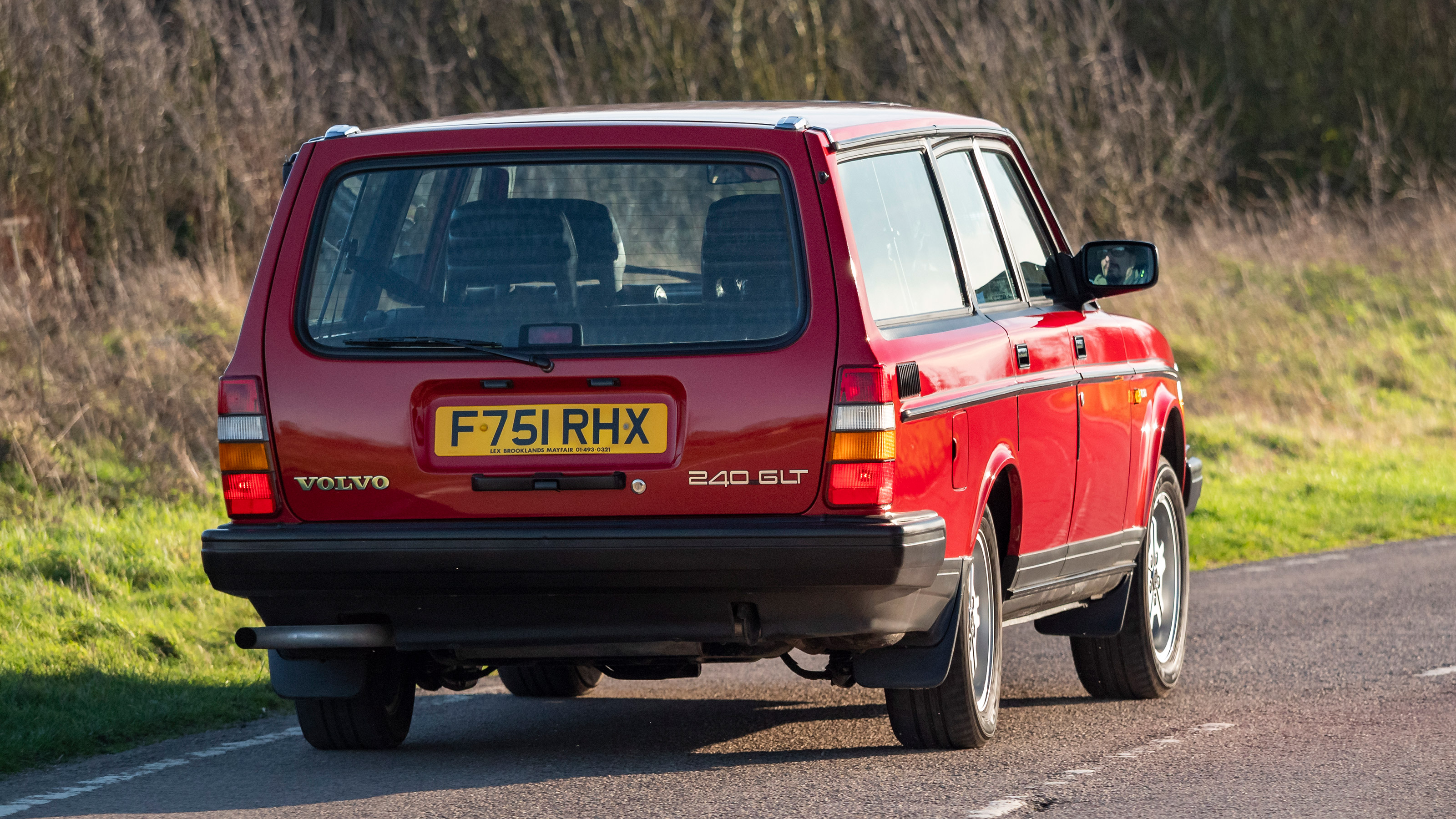Volvo 240 - rear cornering