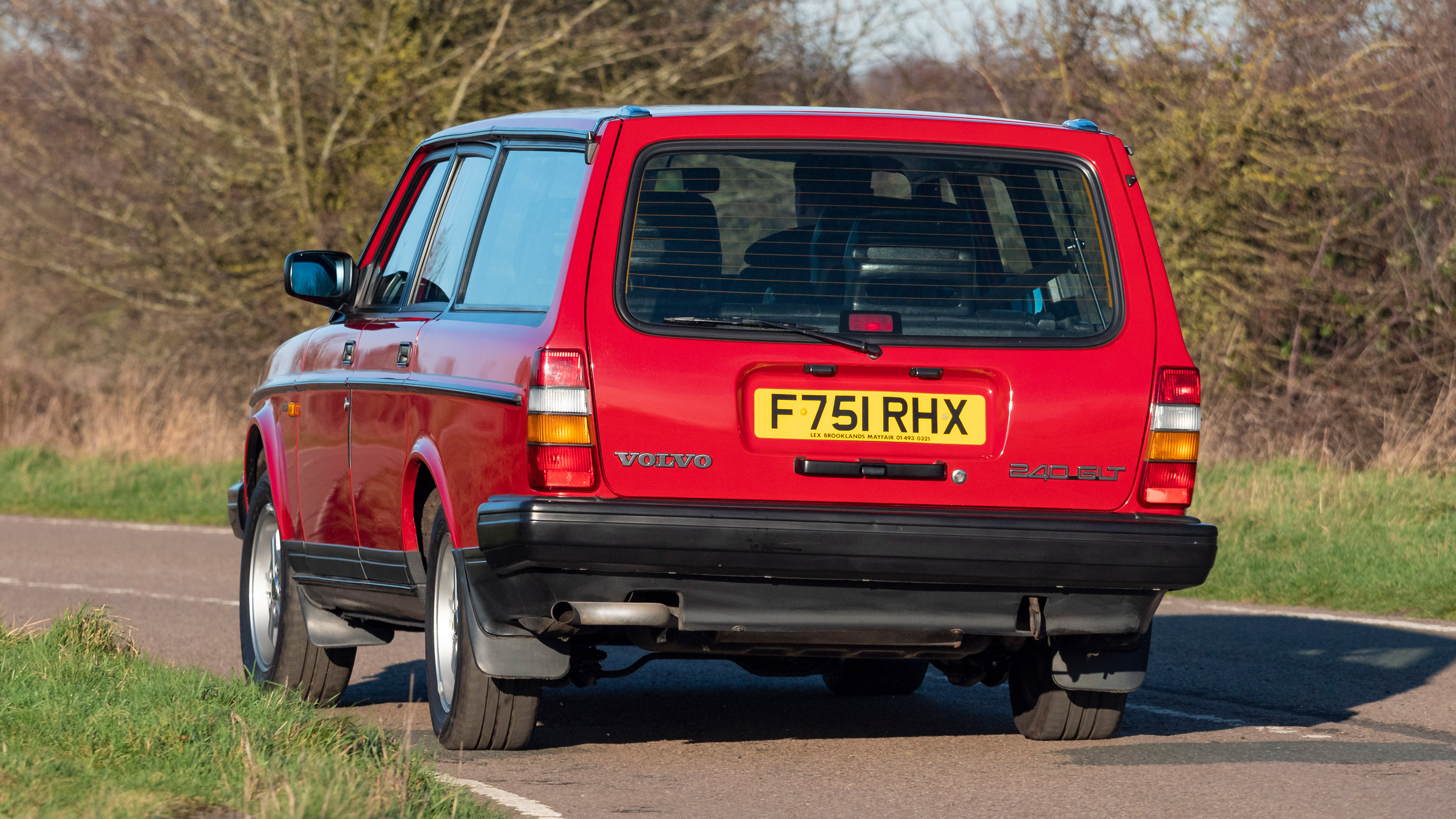 Volvo 240 - rear action