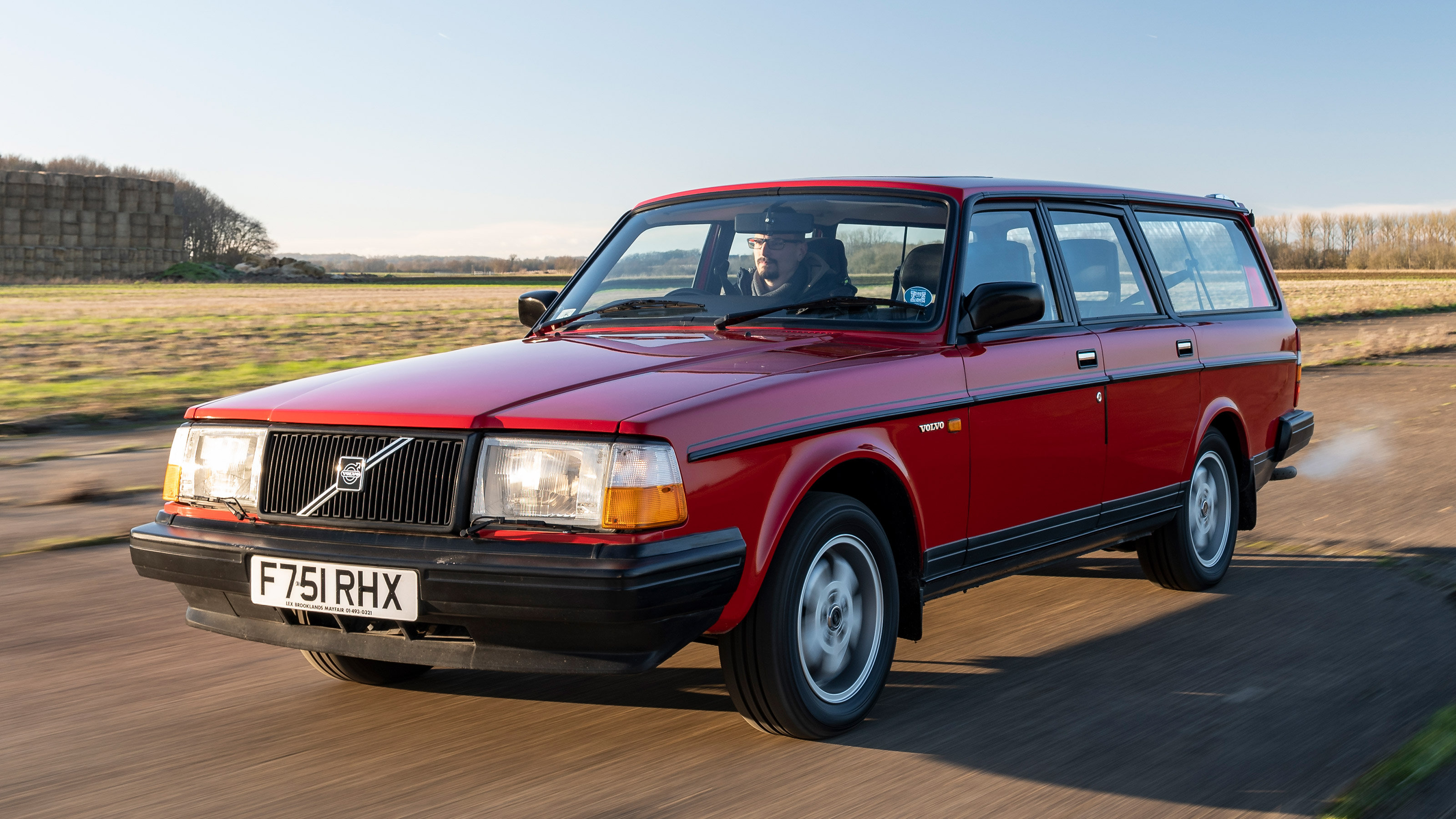 Volvo 240 - front