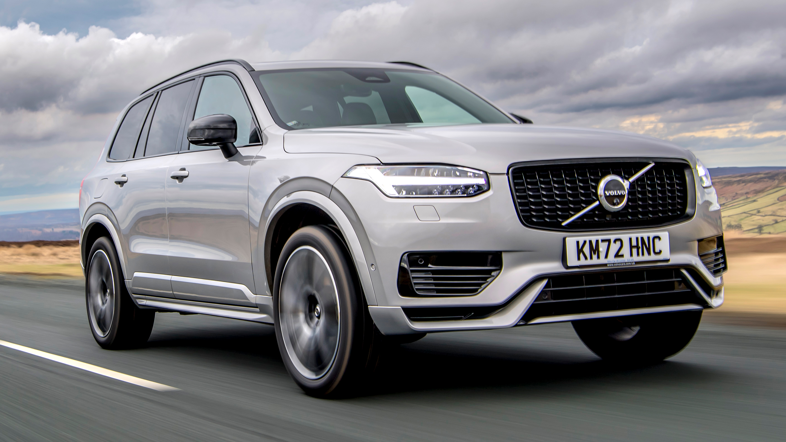 Volvo XC90 T8 Recharge - front tracking