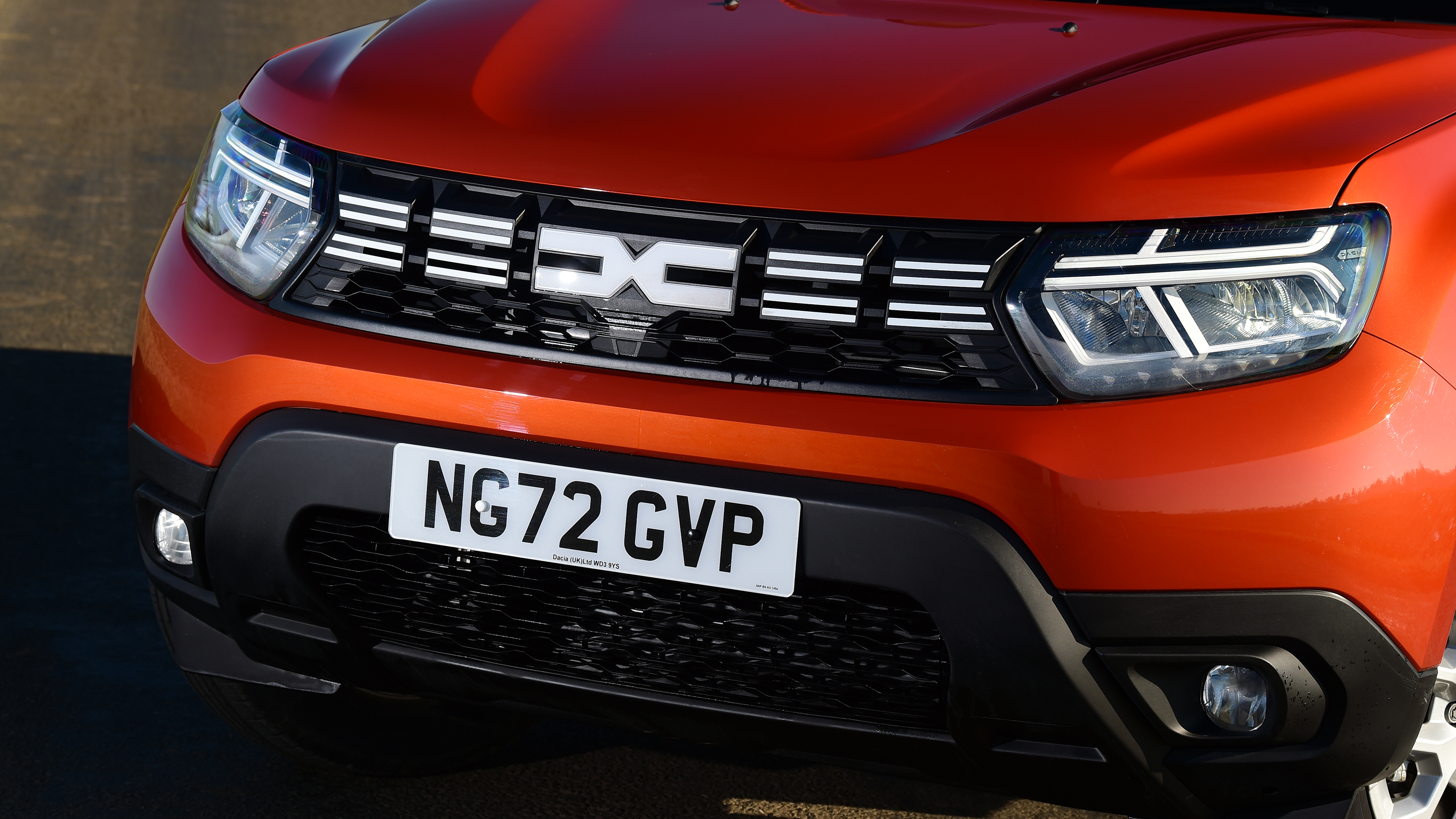 Dacia Duster - front grille