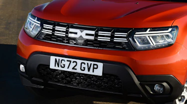 Dacia Duster - front grille