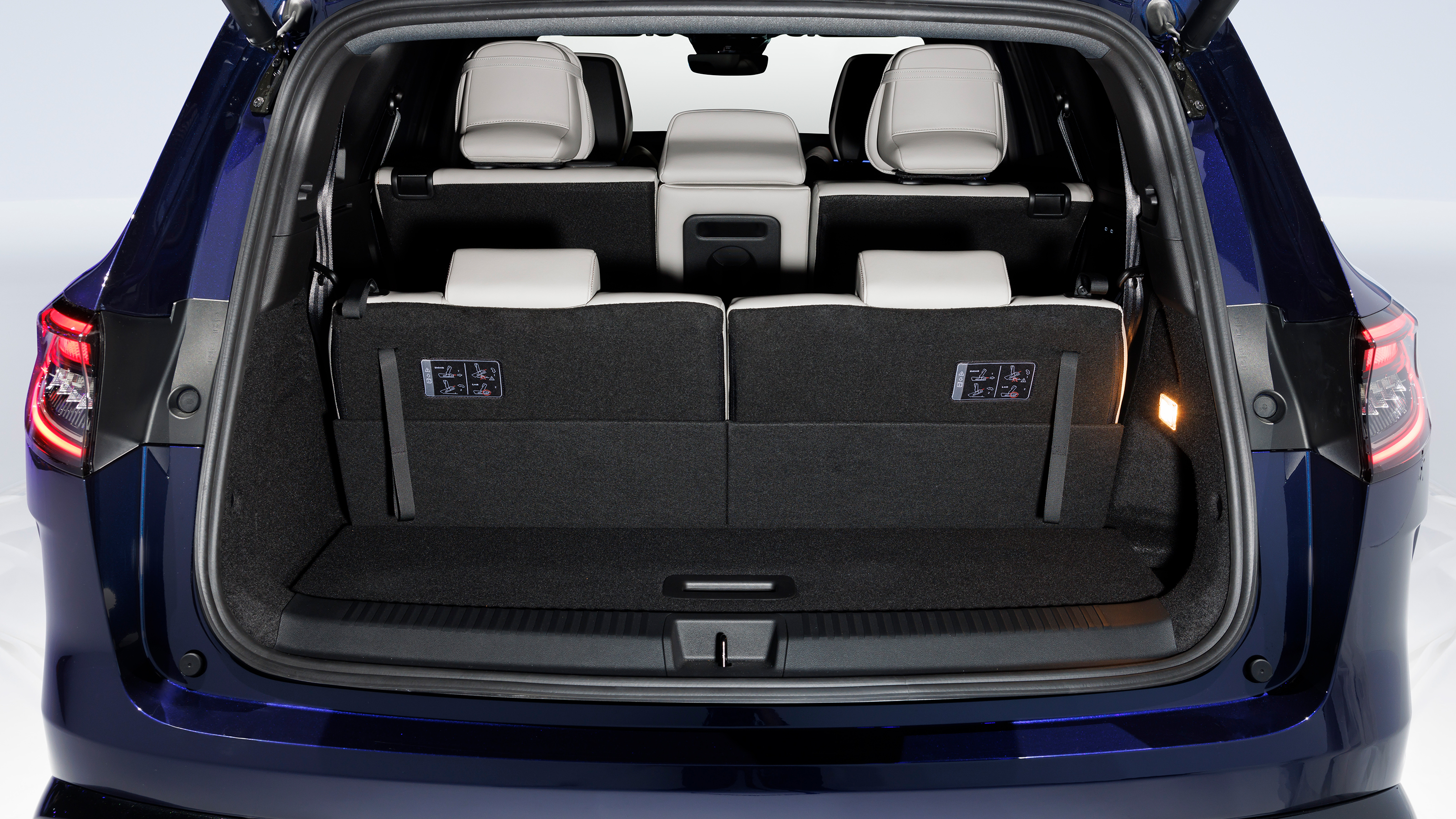 Renault Espace SUV - boot (rear seats up)