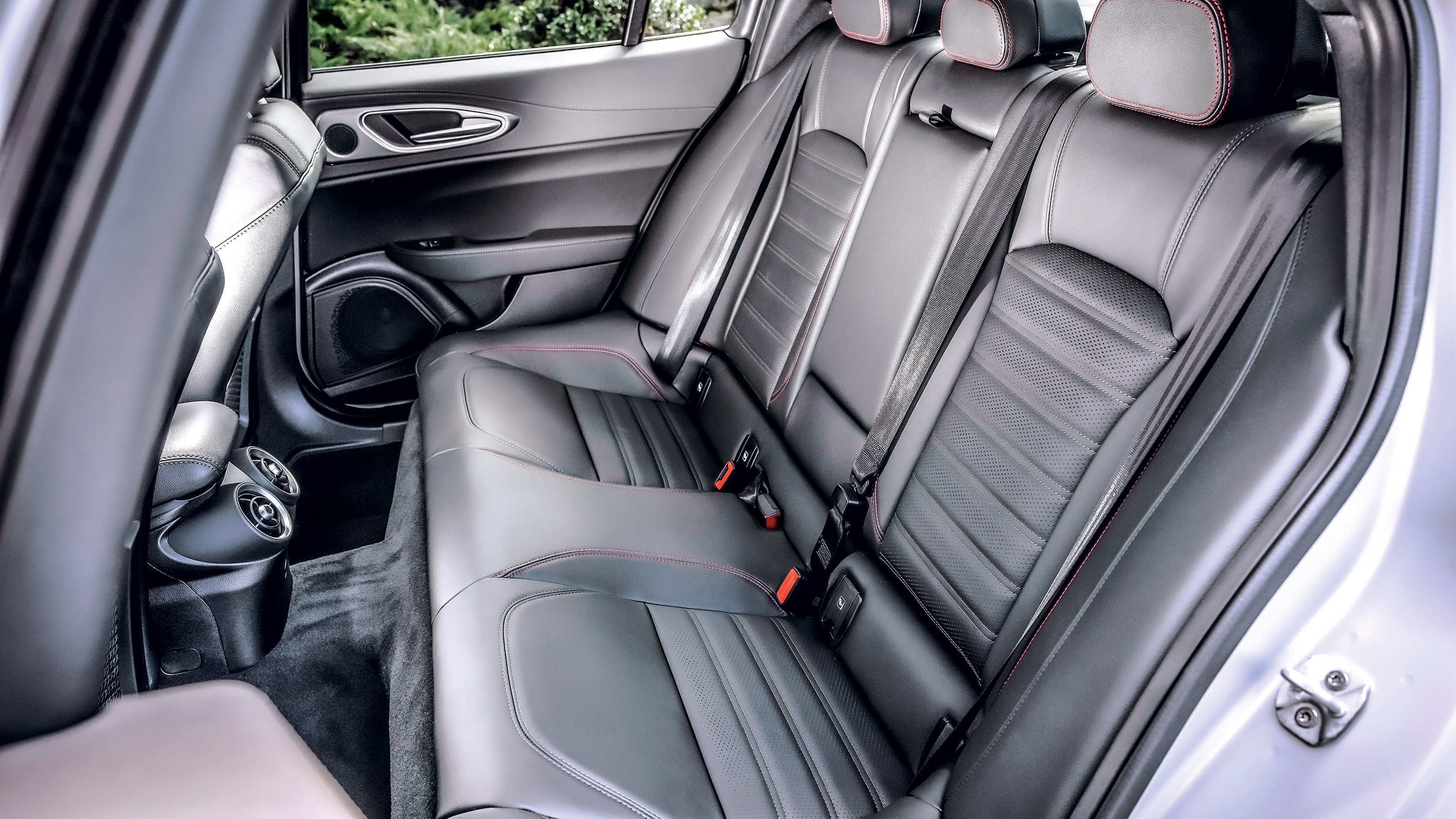 Alfa Romeo Giulia - rear seats