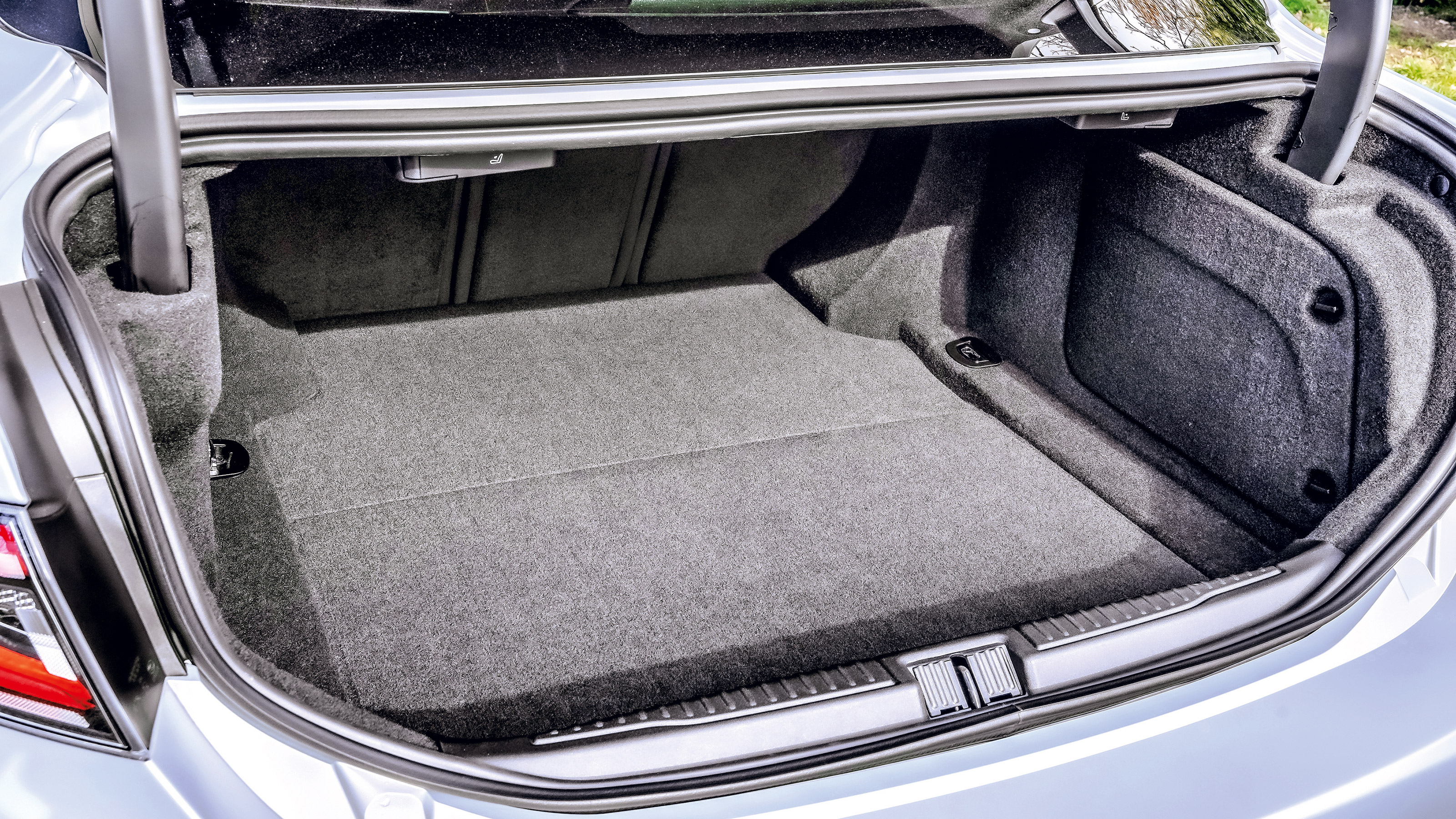 Alfa Romeo Giulia - boot
