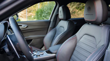Alfa Romeo Giulia - front seats