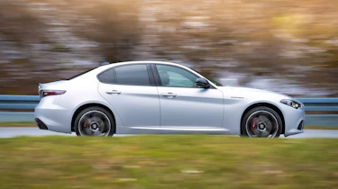 Alfa Romeo Giulia - side