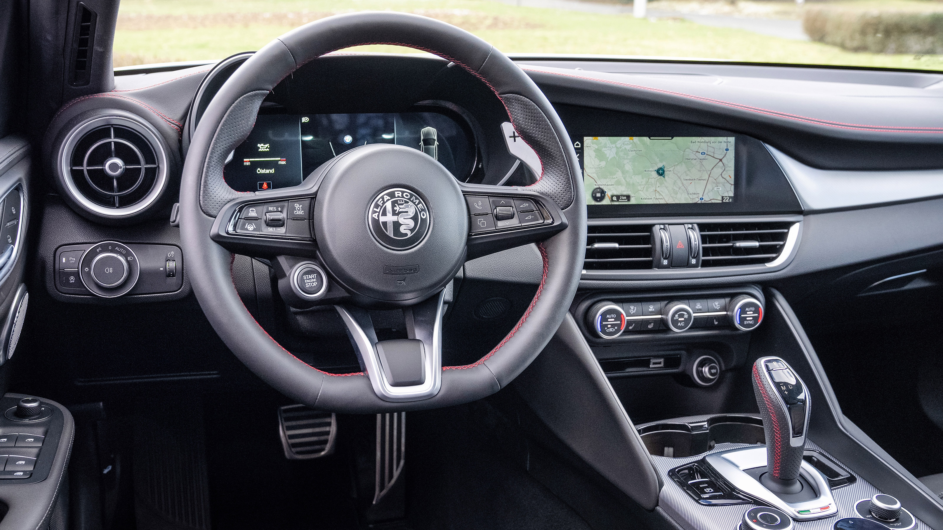 Alfa Romeo Giulia - cabin