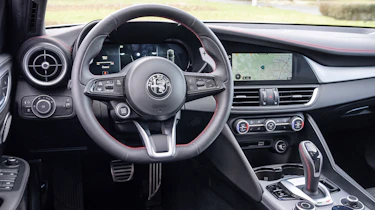 Alfa Romeo Giulia - cabin