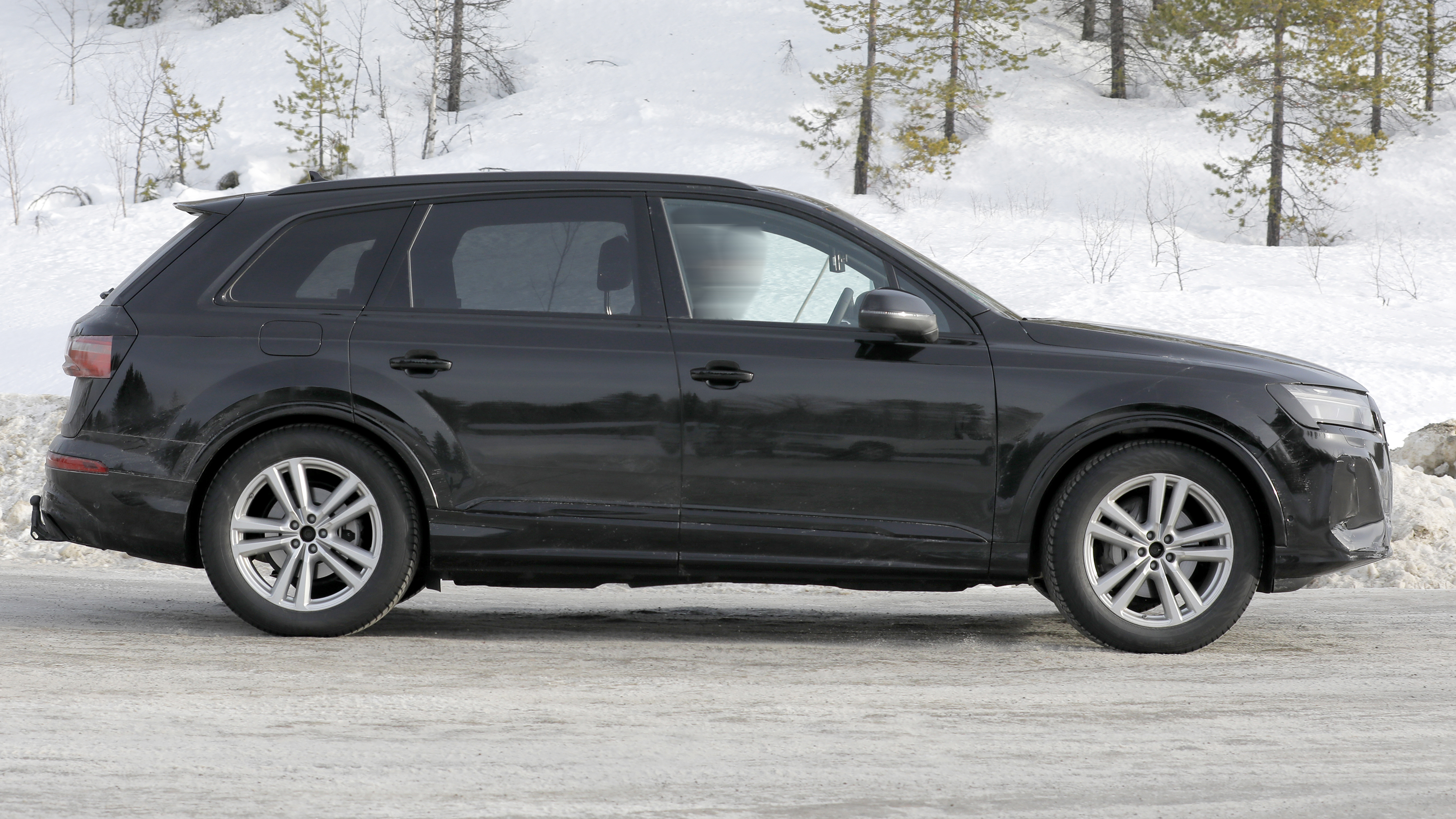 Audi Q7 facelift (winter testing) - side