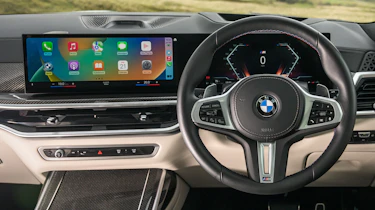 BMW X7 M60i xDrive - infotainment system