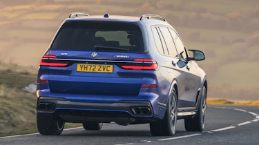 BMW X7 M60i xDrive - rear tracking