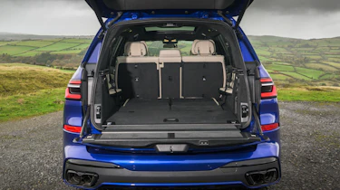 BMW X7 M60i xDrive - boot space