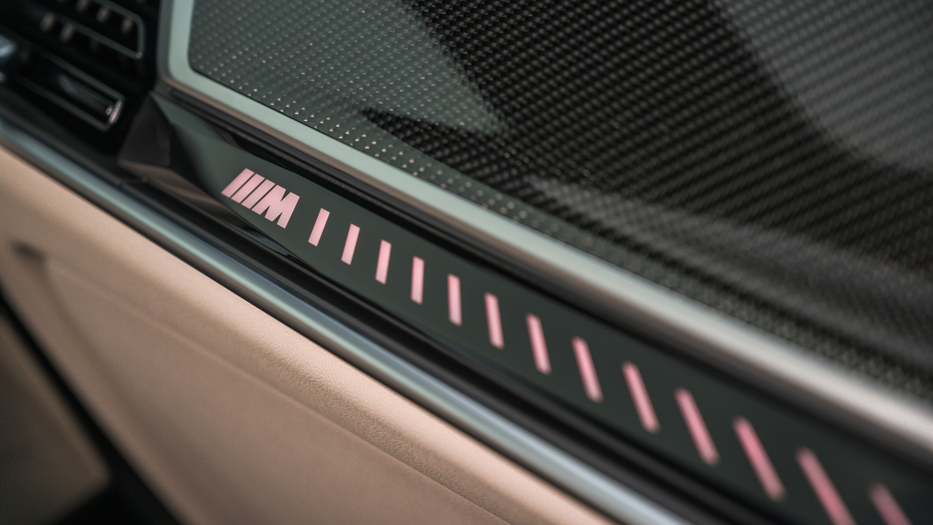 BMW X7 M60i xDrive - ambient lighting