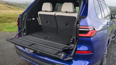 BMW X7 M60i xDrive - boot space
