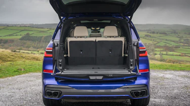 BMW X7 M60i xDrive - boot space