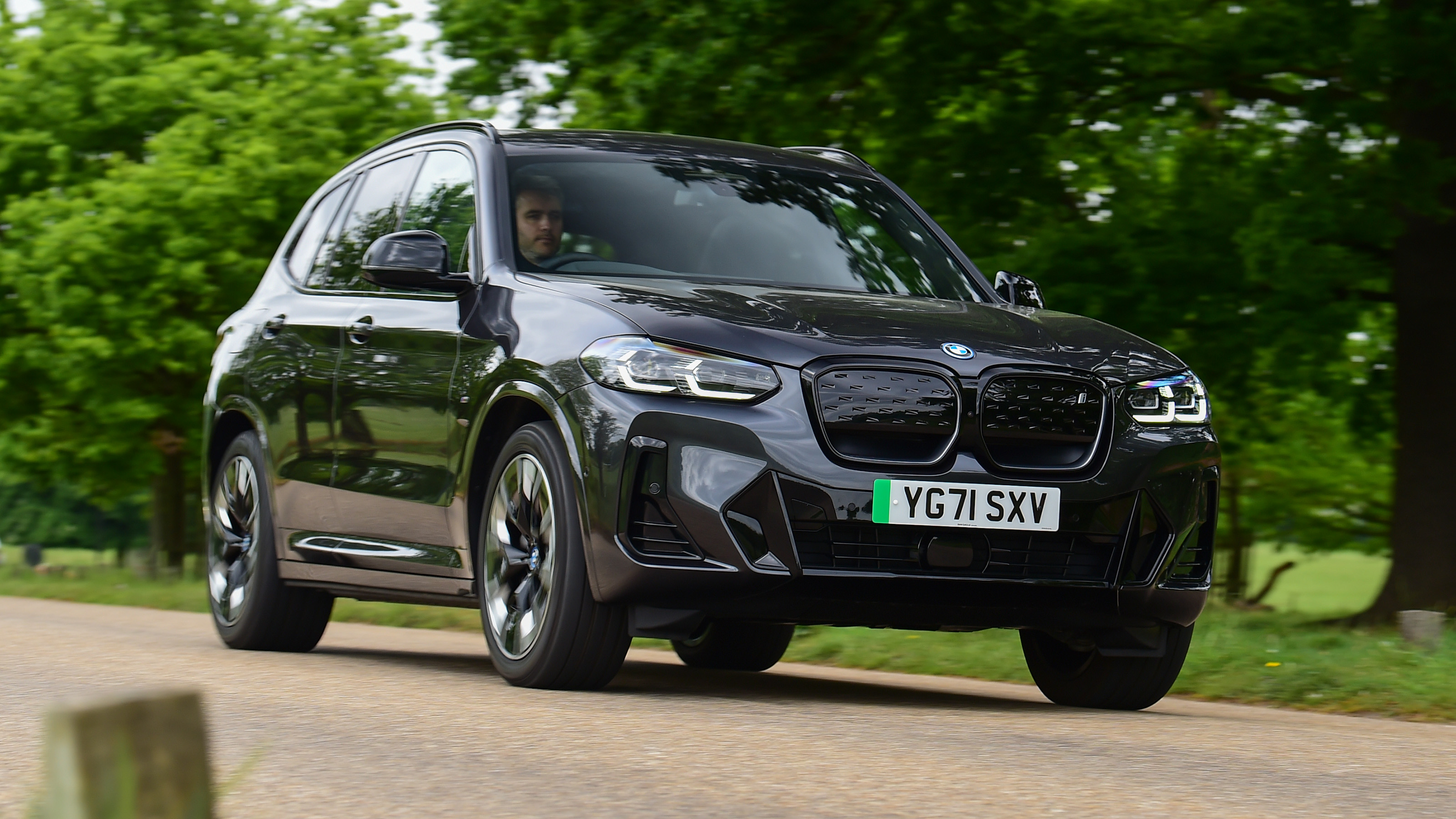 BMW iX3 M Sport Pro - front tracking