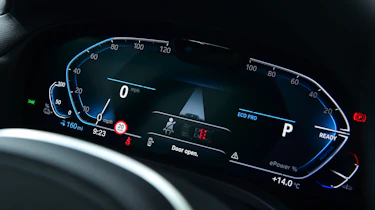 BMW iX3 M Sport Pro - digital driver's display