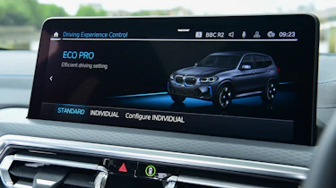 BMW iX3 M Sport Pro - touchscreen