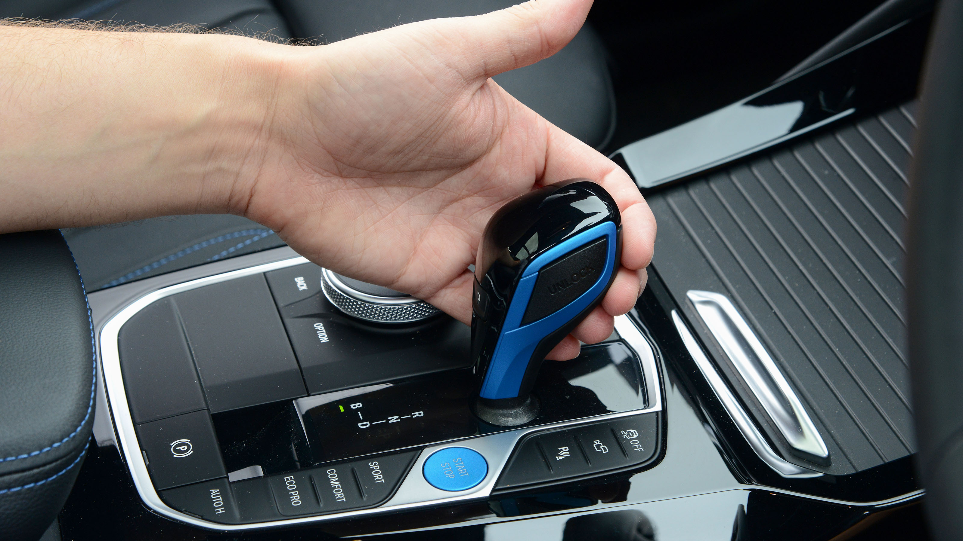BMW iX3 M Sport Pro - gear selector