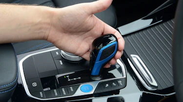 BMW iX3 M Sport Pro - gear selector