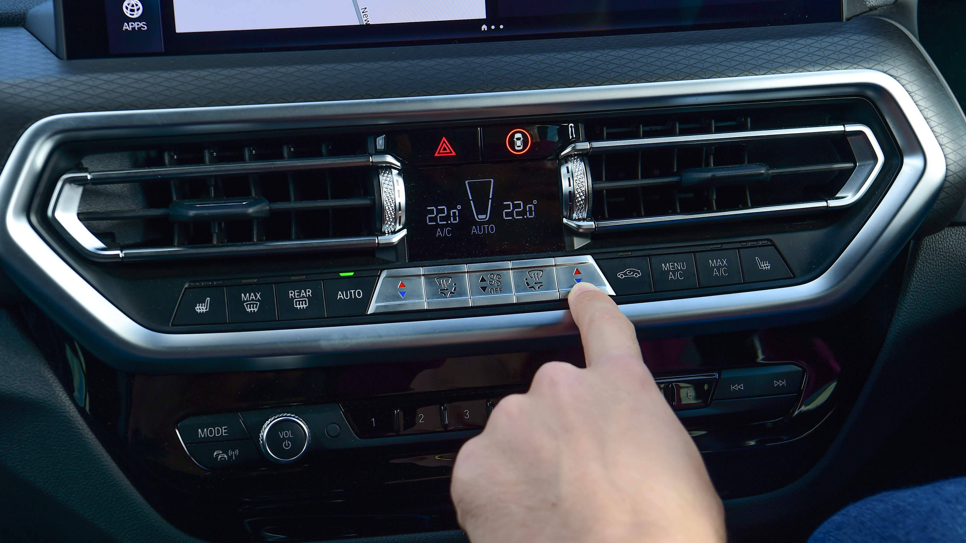 BMW iX3 M Sport Pro - climate controls