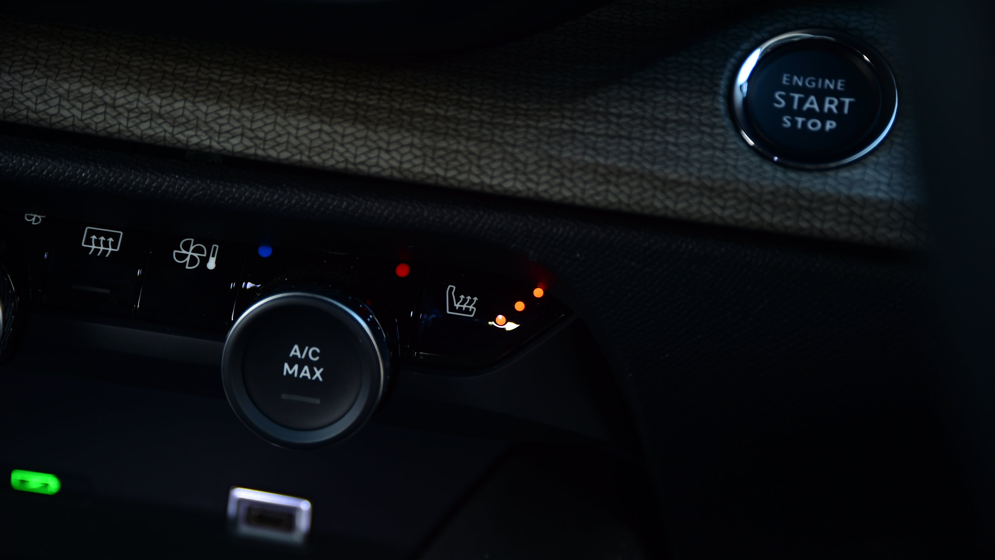 Citroen C5 X Shine long-termer - dashboard buttons