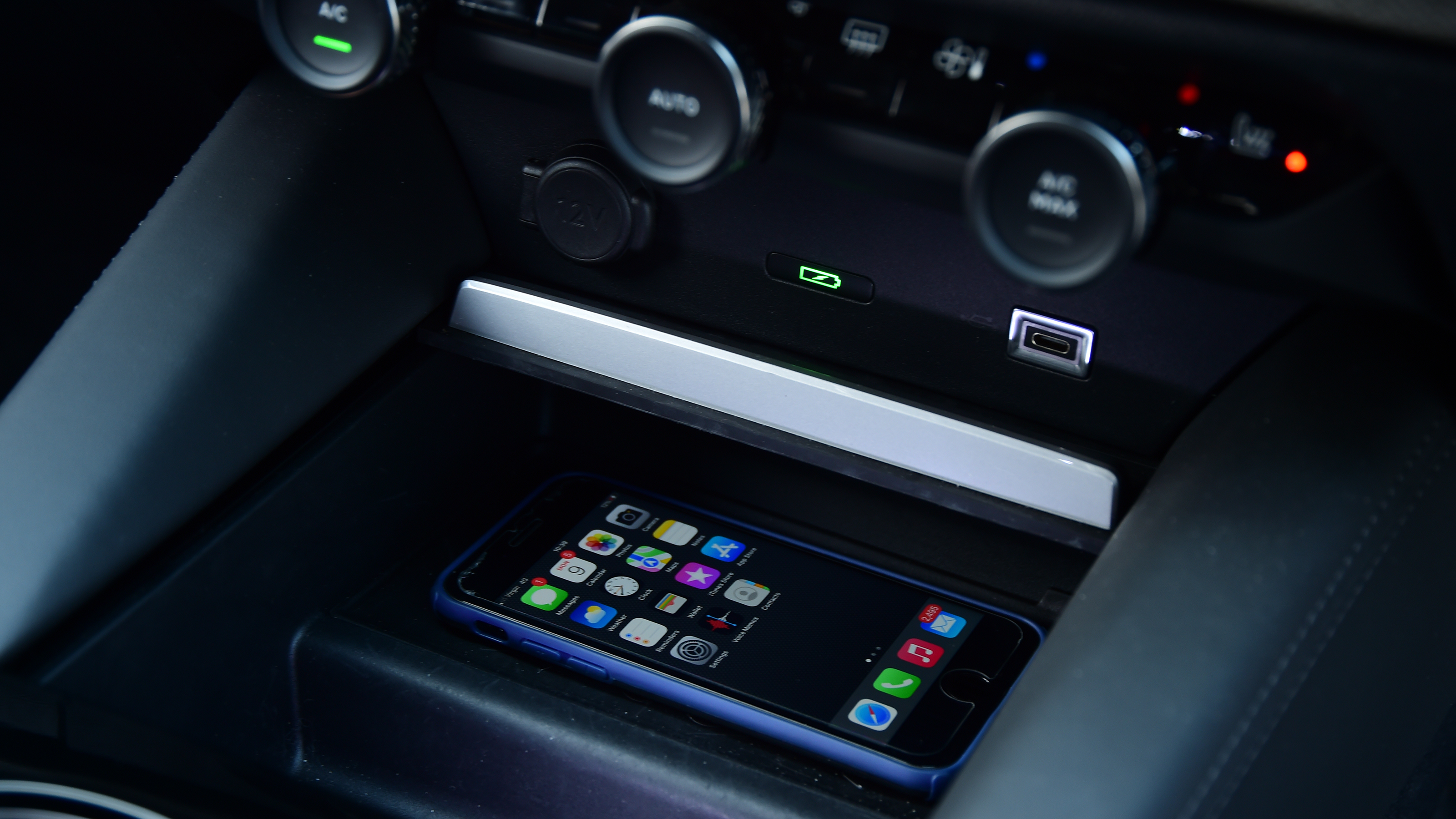 Citroen C5 X Shine long-termer - wireless charger